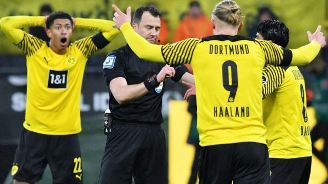 世界杯下载安装到手机-谁是德国国家德比的胜负手:莱万、狐媚还是裁判?