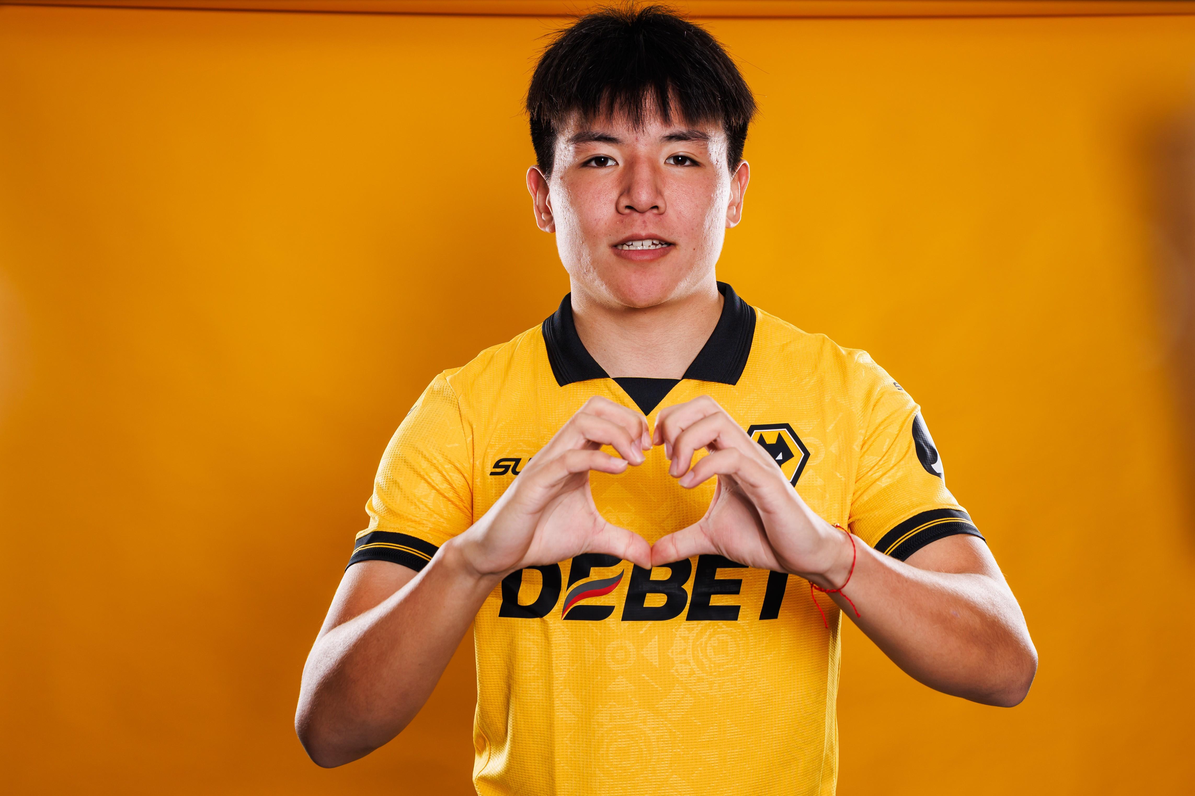 世界杯手机观看-官方公告显示徐彬加盟的是巴恩斯利U21，并将同时效力狼队U21